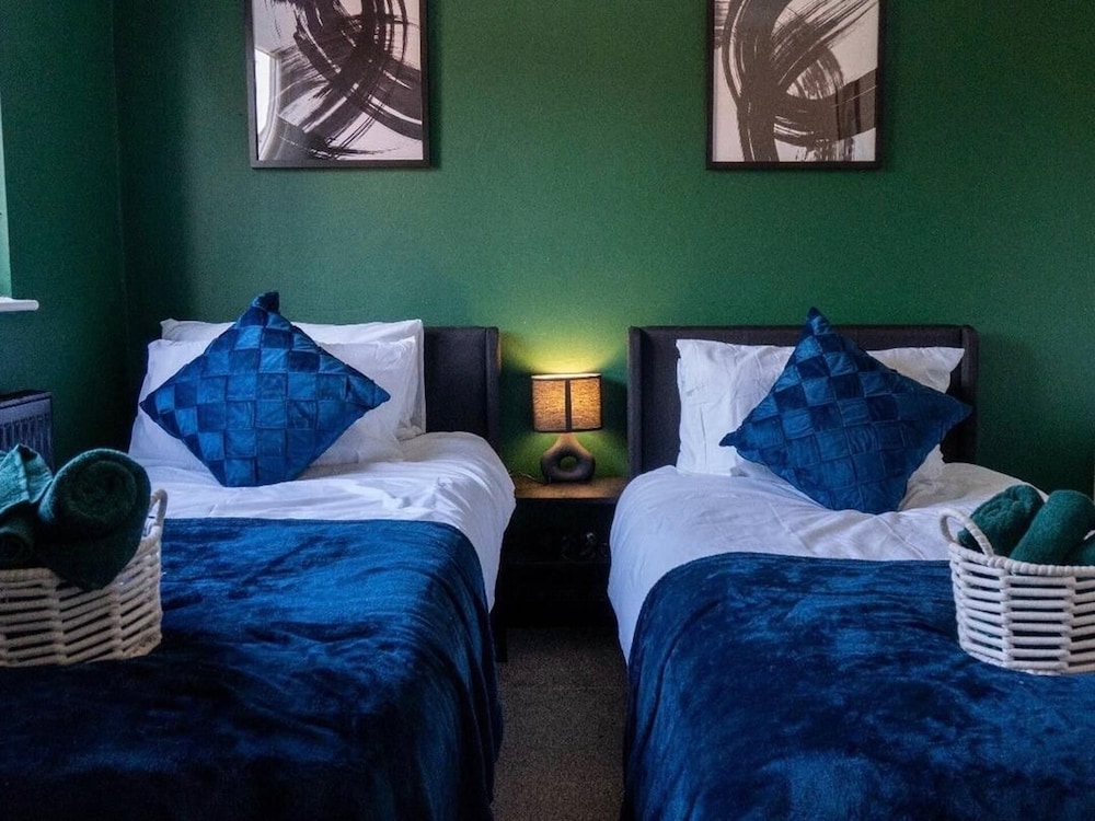 2-bed - Sleeps 4 - Pet Friendly & Free Parking