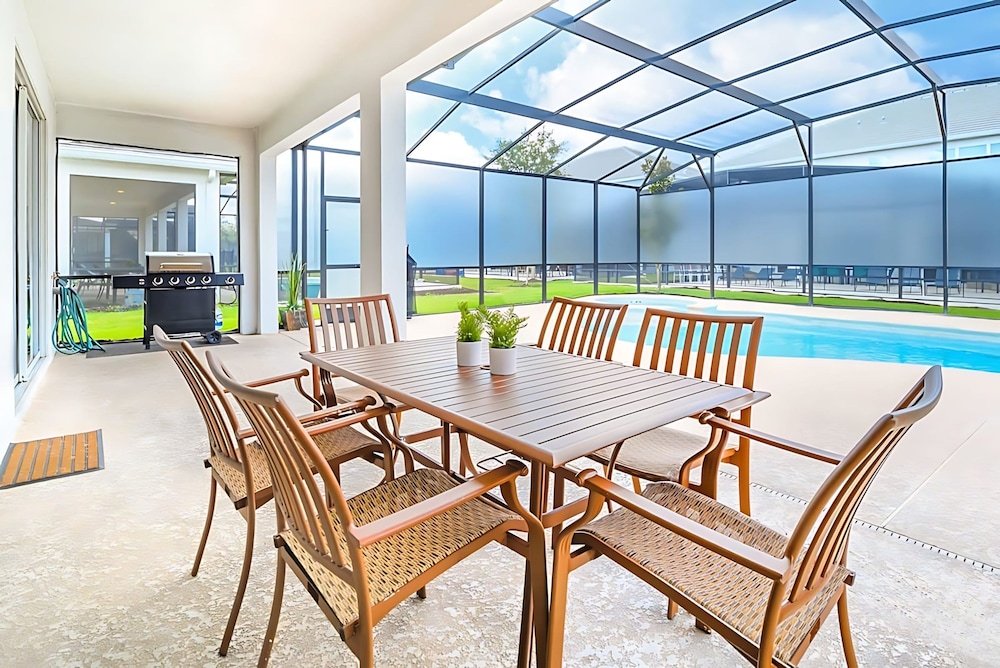 20 Guest Family-friendly Mansion at Sonoma Resort view 3