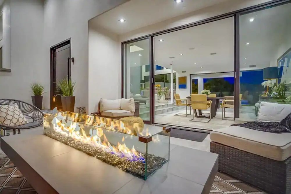 Troy Dr - Sleek & Modern Hollywood Hills Home With Stunning Views