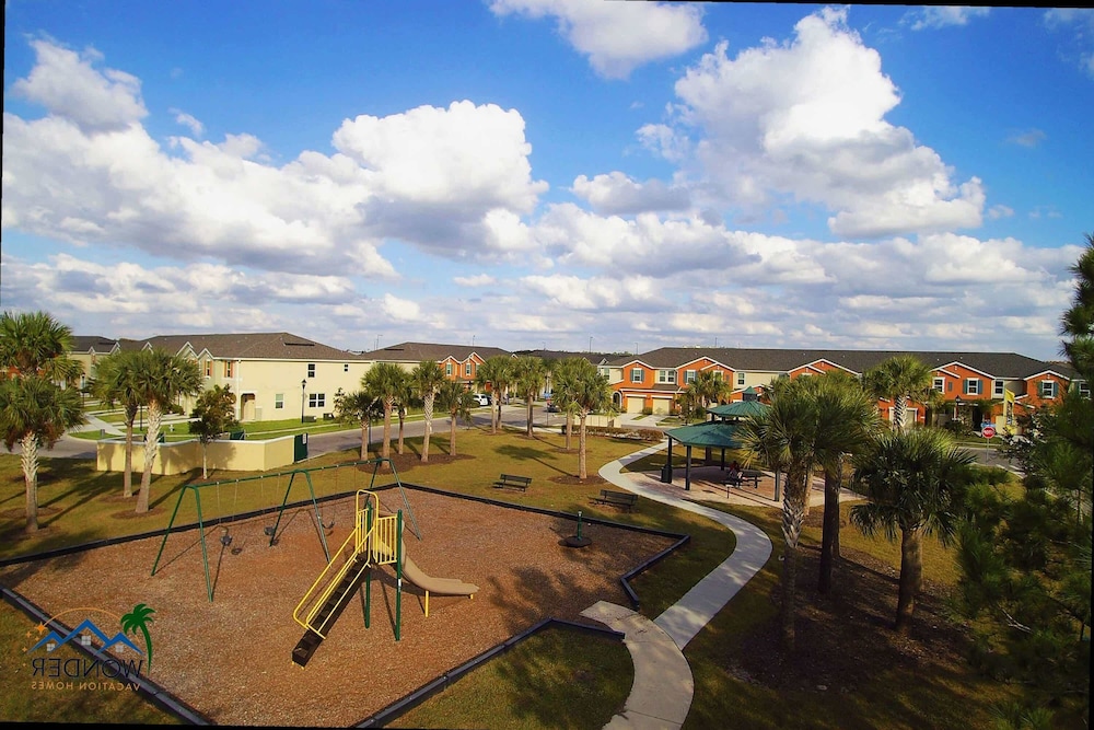 Modern 4BR Townhome Near Disney in Gated Resort