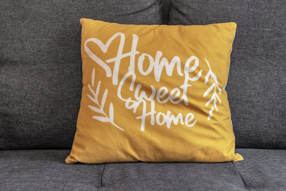 4 Bedrooms - Up To 14 Guests - Free Parking