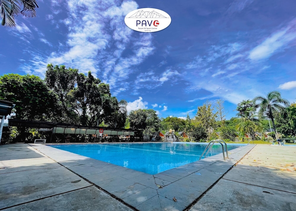 PAVO RESORT