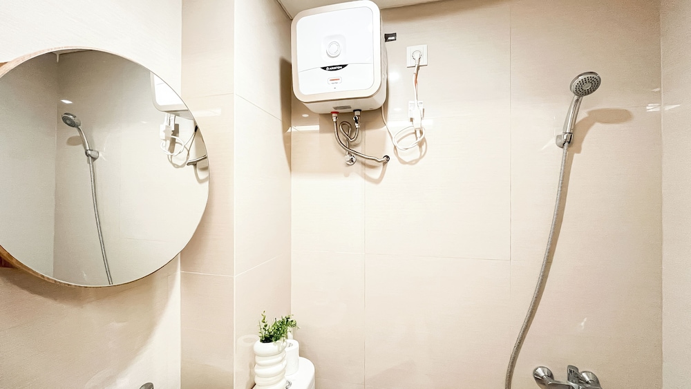Quiet And Strategic Studio Loft At Apple 1 Condovilla Apartment