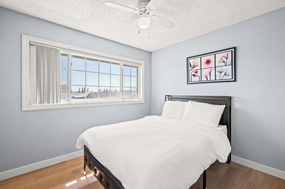 Perfect Family Getaway w Garden Near ONT Airport