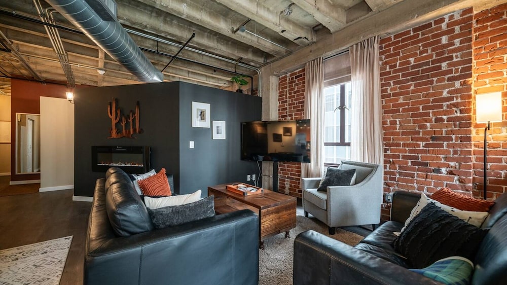Luxury Downtown Phoenix Loft - Pool Gym Laundry