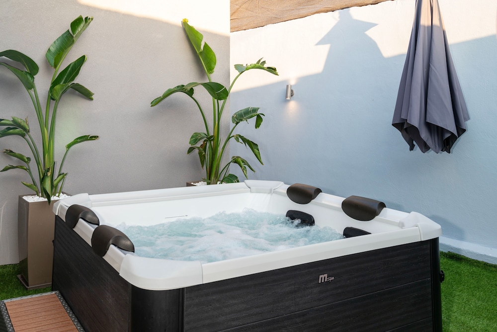 Avli Village House With Private Jacuzzi