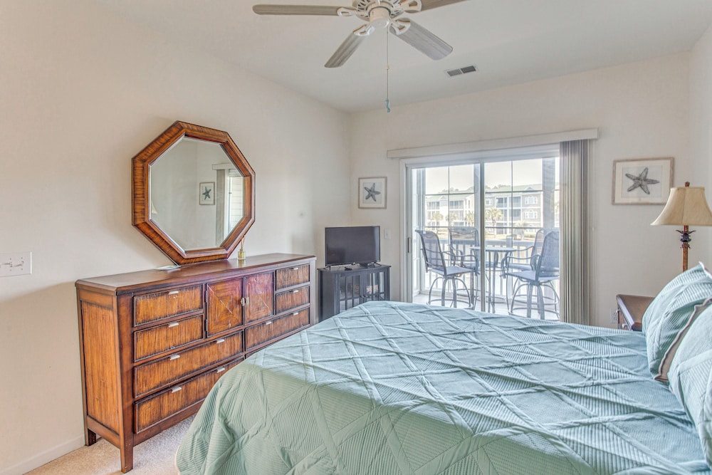 5 Mi to Shore: Condo w/ Patio in Sunset Beach!