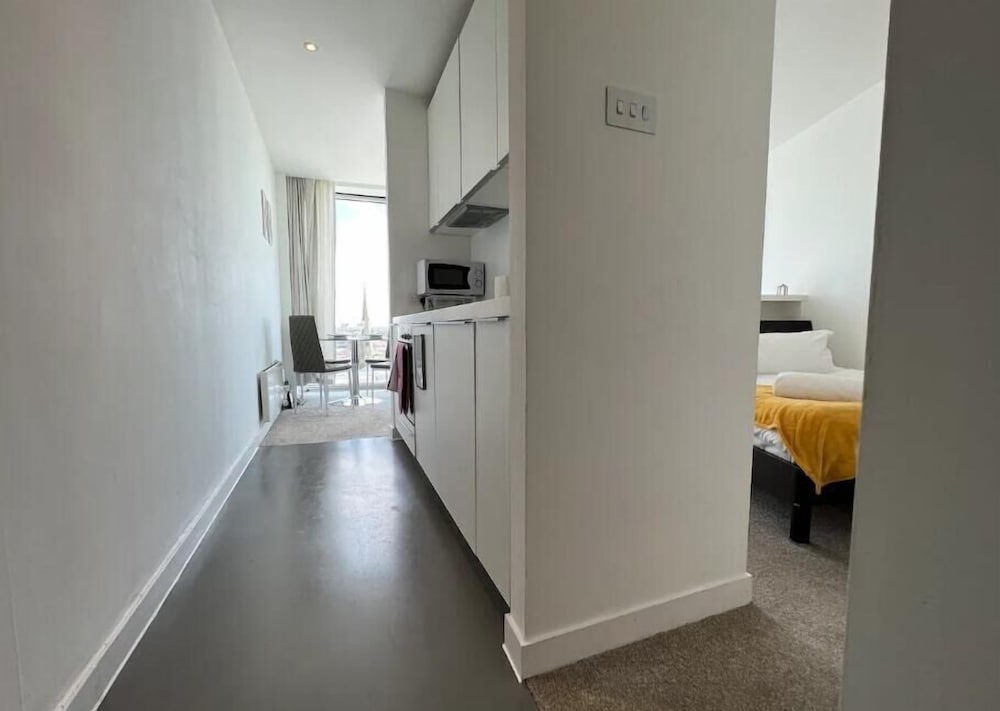 Chic Studio in Iconic Building Bham City Centre view 4