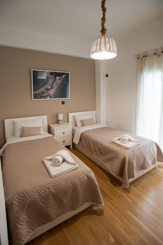 Bue Ark Loving Athens photo 5