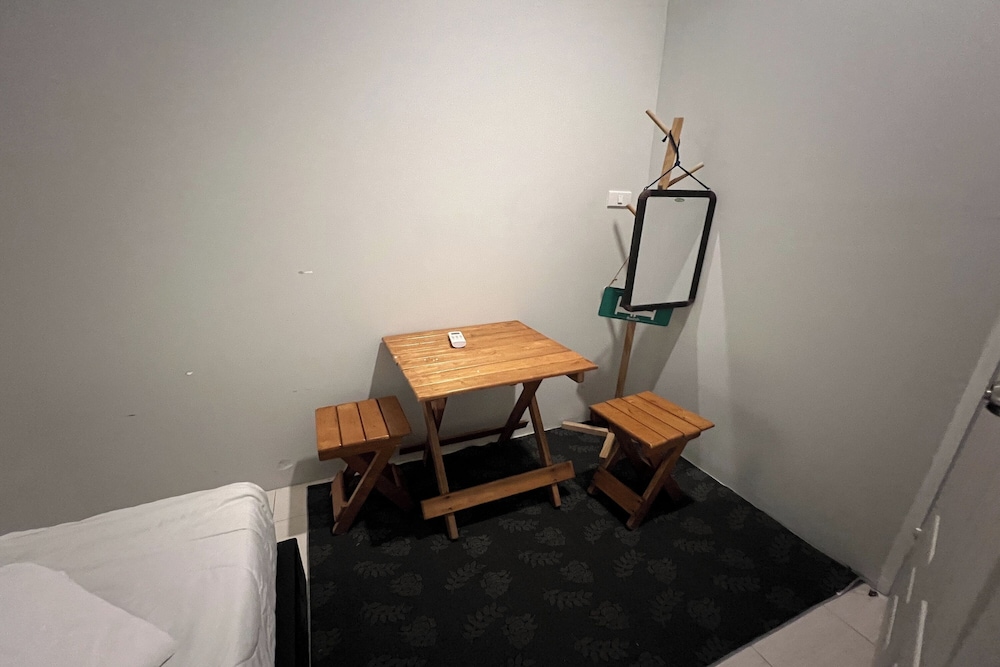 Orchid Hostel Near Bumrungrad Hospital and Nana Market