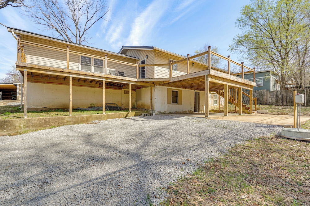 < 1/2 Mi to Marina: Missouri Lake Getaway