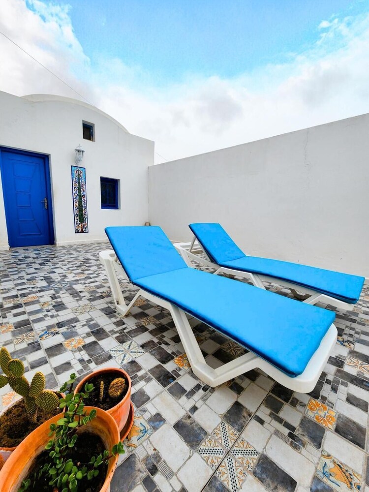 Charming Villa in Midoun, Tunisia With Private Entrance and Stunning Garden View