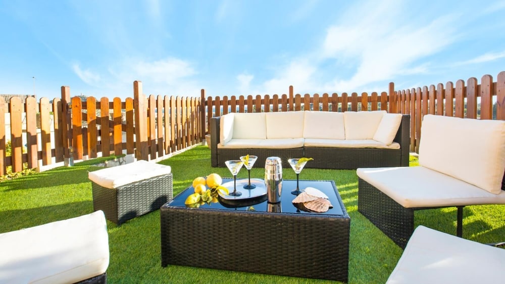 Vila Maer in Blanes With 5 Bedrooms and 2 Bathrooms
