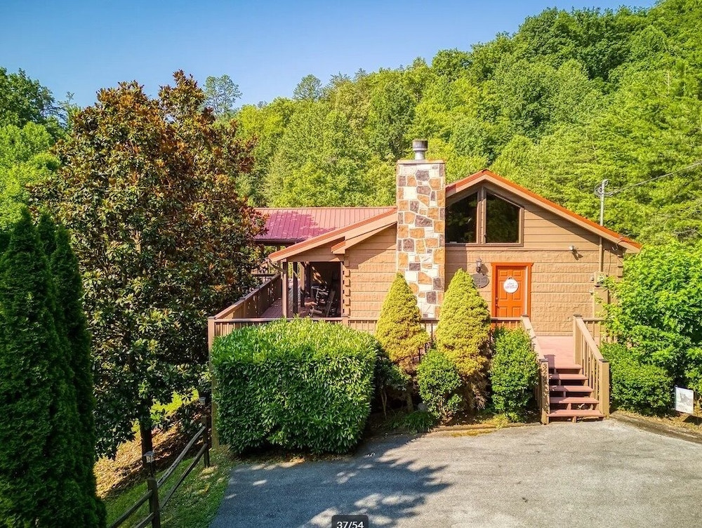 Tennessee Risky 3 Bedroom Cabin