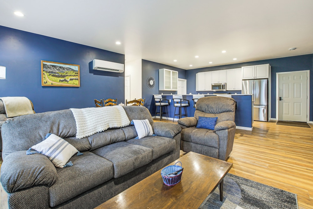 2 Mi to Lake Michigan: Home w/ Patio in Green Bay