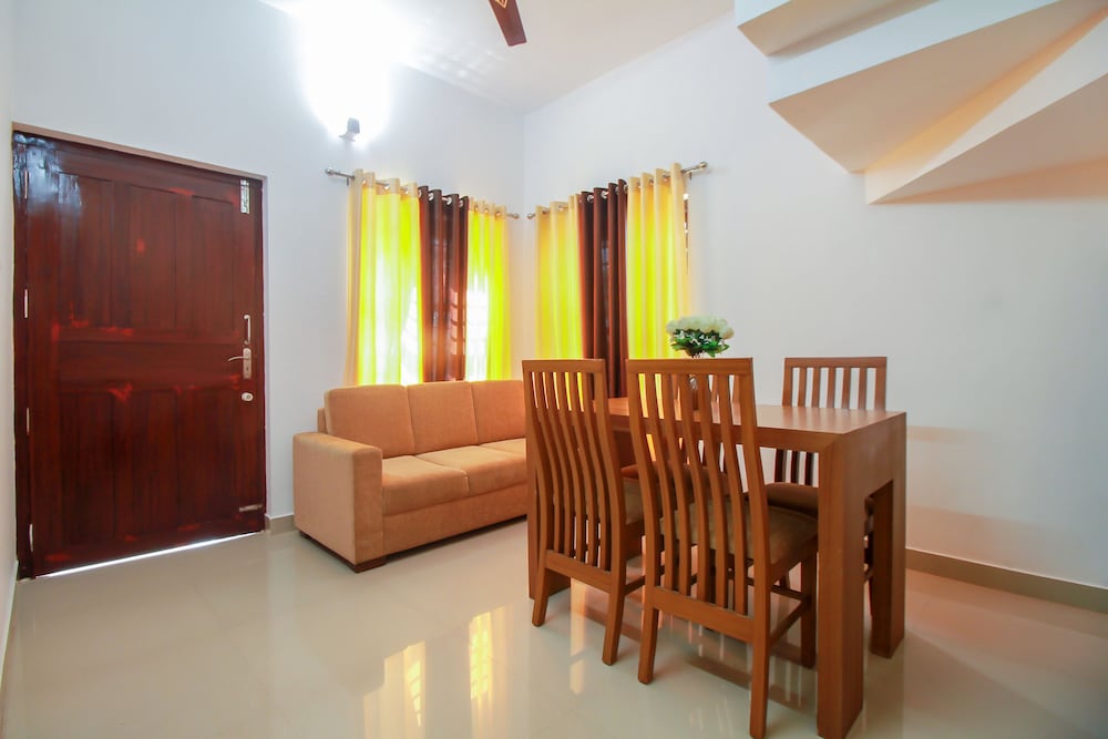 OYO 25109 Pooppas Villas view 3