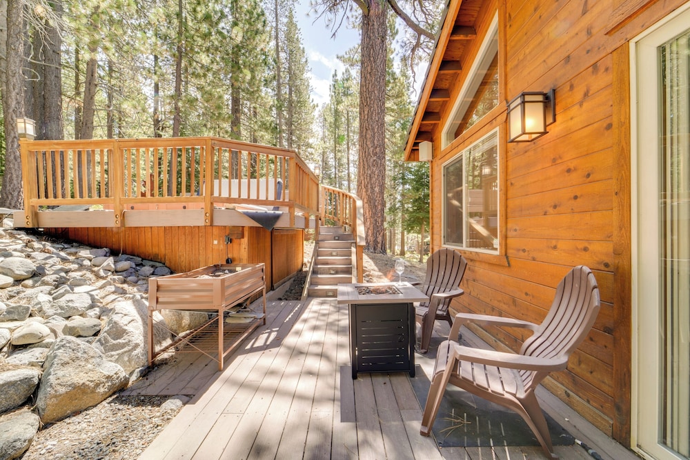 Near Ski Resorts & Trails: Truckee Home w/ Hot Tub