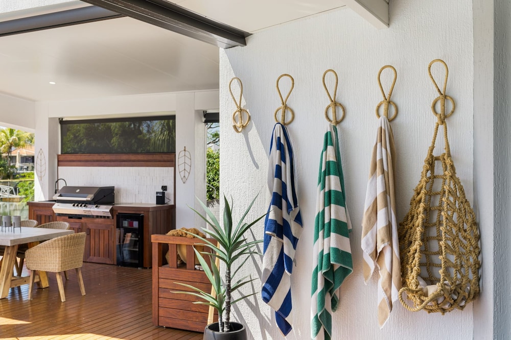 Modern Waterfront Retreat Private Pool Dock