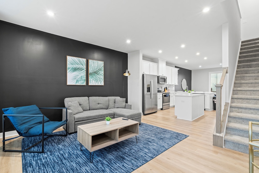 Luxe King 3BR Townhouse Uptown Charlotte