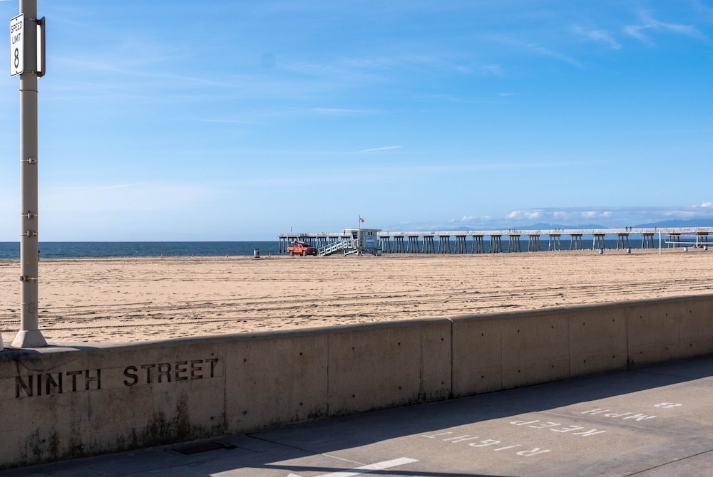Beachside Apt With Laundry AC Patio