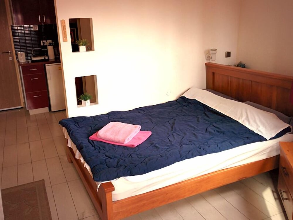 Allenby 2 Bed & Breakfast