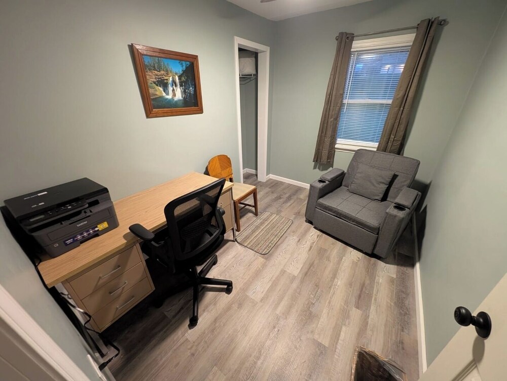 Cozy 2BR Home: With Lake Access & Work Space