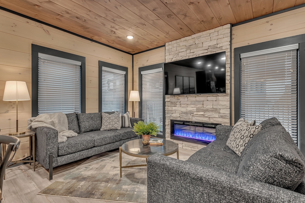 Pigeon Forge Large Cabins