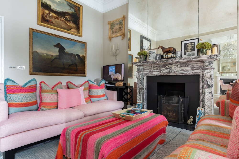 Chelsea Embankment III by Onefinestay