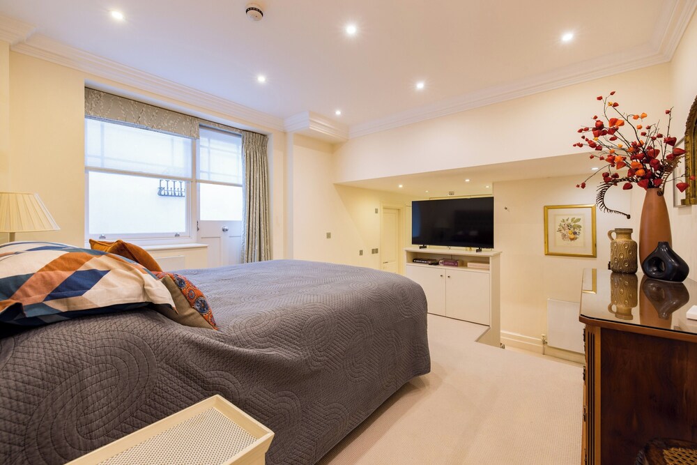 Paddington 7-bed 13-guest Massive House W/patio