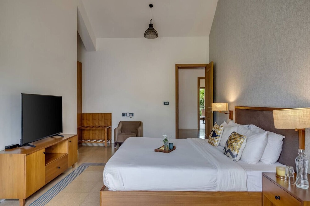 Villa Ayana 5bhk With Pool and Near the Beach