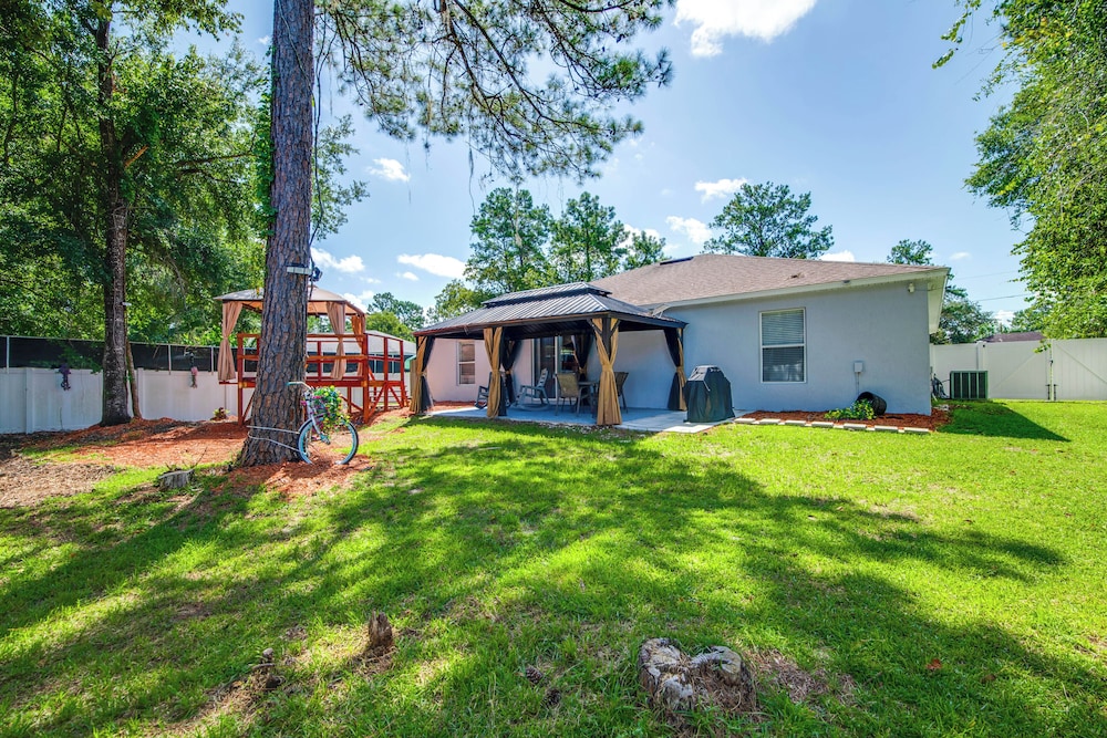 8 Mi to Silver Springs: Tranquil Home w/ Gazebo