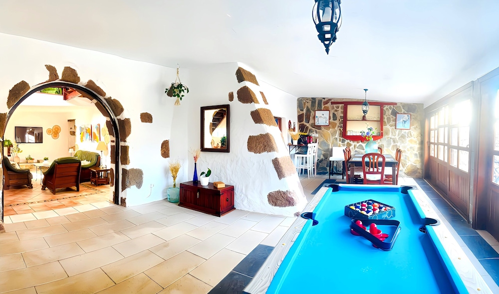 Villa Medinilla With Private Pool in Conil