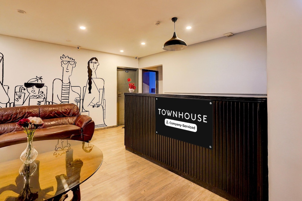 Spacious Comfort Stays Near Aerospace Museum