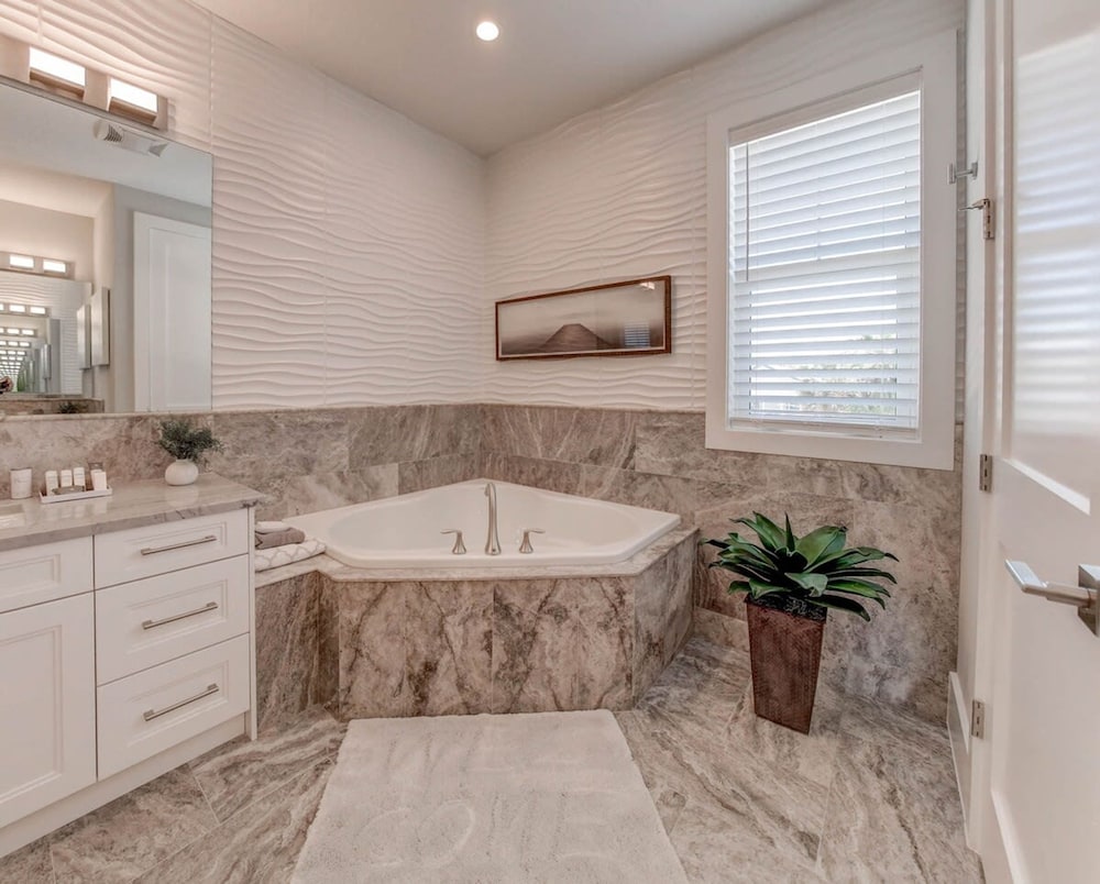 Villa Nautilus Steps Away From the Beach - New Lux 3 Story Pool Hot Tub Home With Elevator