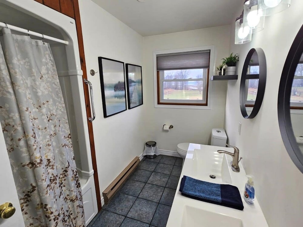 Welcome to West Lake Retreat Sandbanks Hot Tub