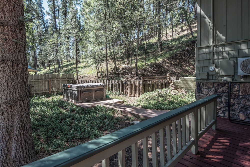 Tis Holiday Haus by Ruidoso Vacation Rentals