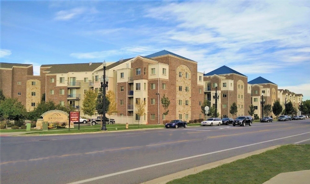 Modern 3BR Condo Near Convention Center