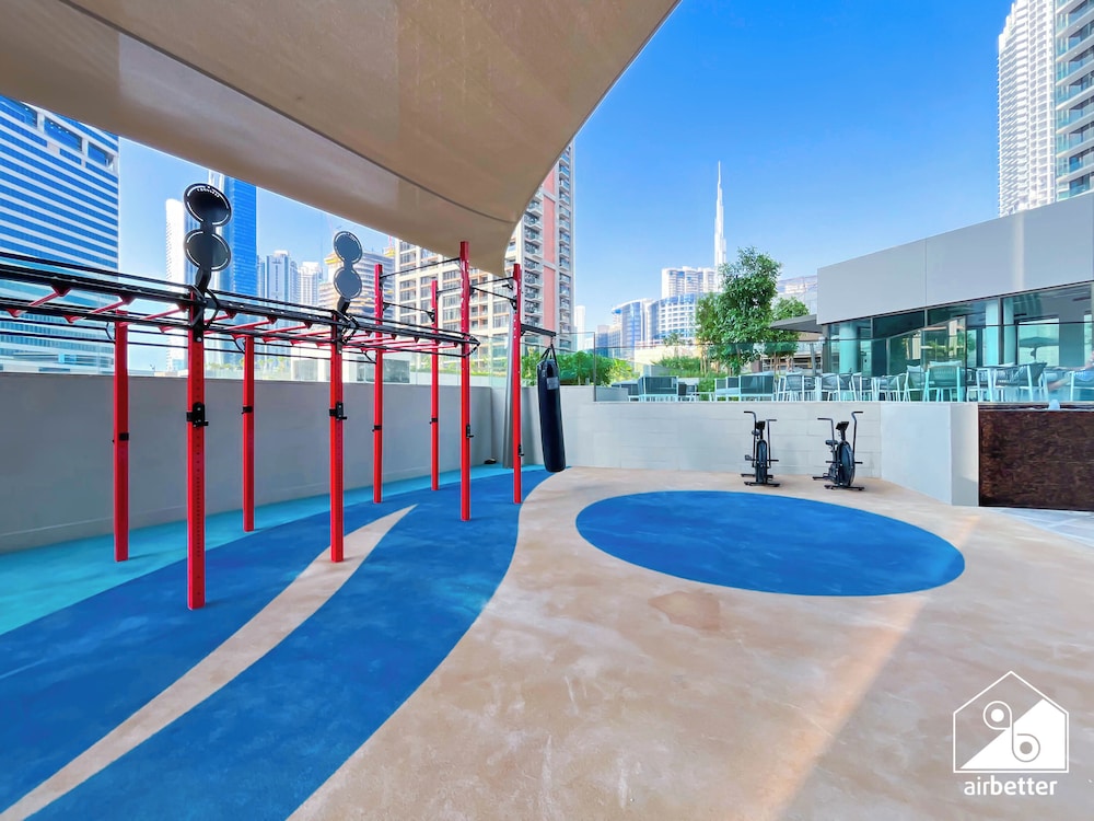 Luxurious 3BR Canal View Apartment Pool + Gym