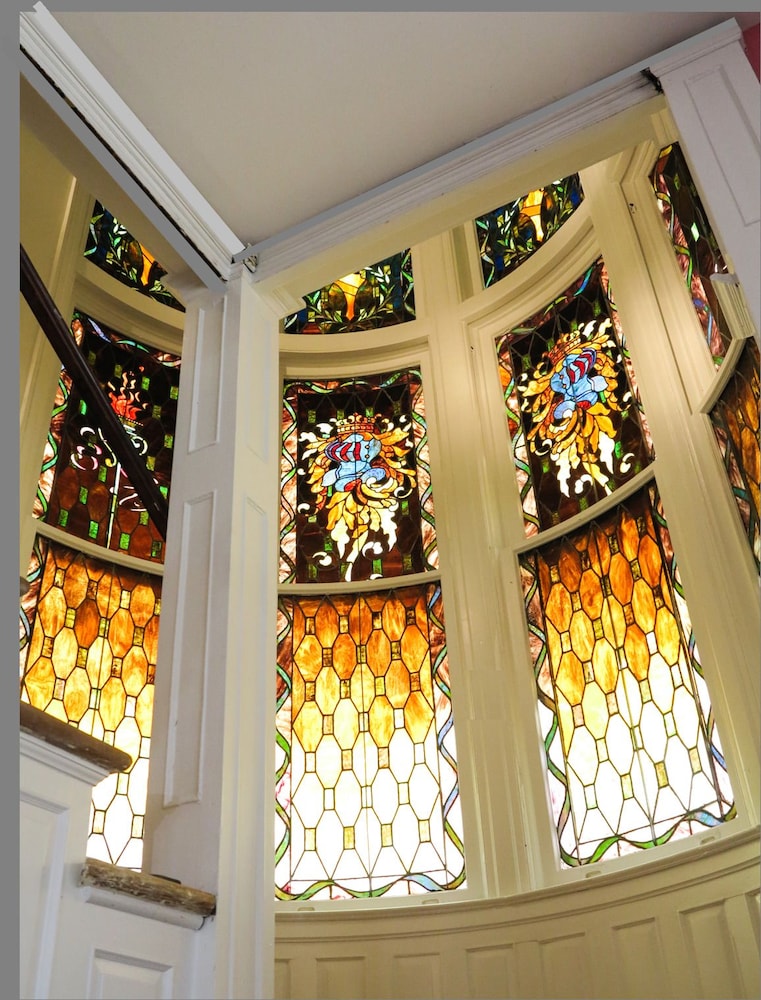 Birmingham Vacations - Hassinger Daniels Mansion Bed and Breakfast - Property Image 2