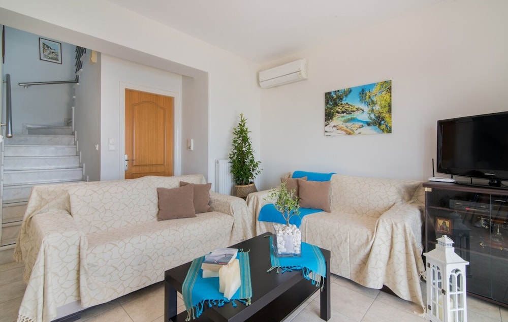 Coastal Paradise Found - Komis Private Pool Gem