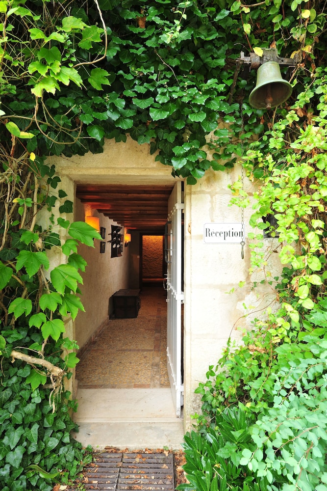 Le Chaufourg Chateau view 3