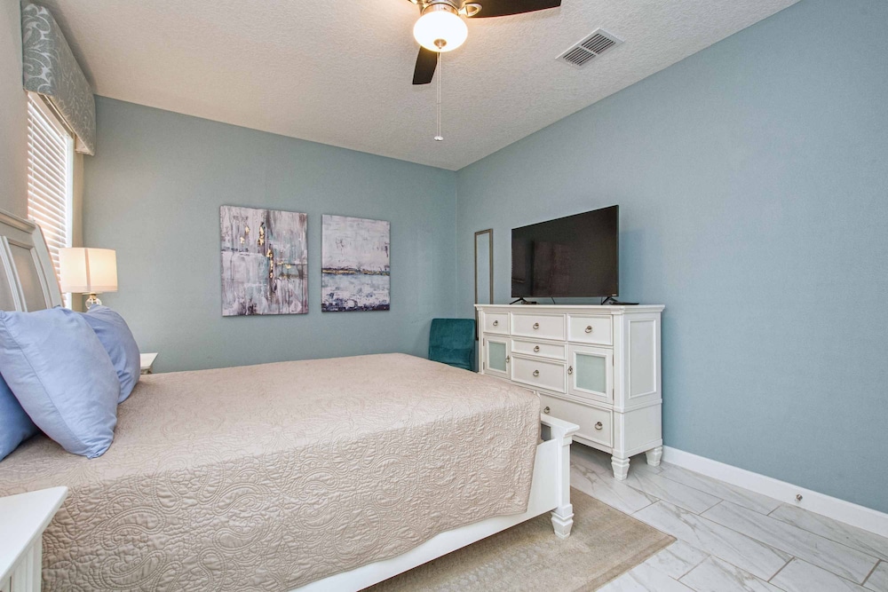 Beautiful Home With Private Pool in Champions Gate