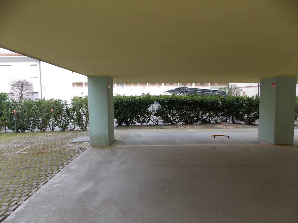 Flat With Parking Only 100m From the Beach