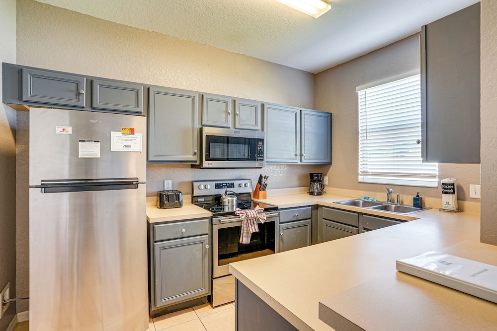 9 Mi to Disney: Spacious Resort Home w/ Lazy River