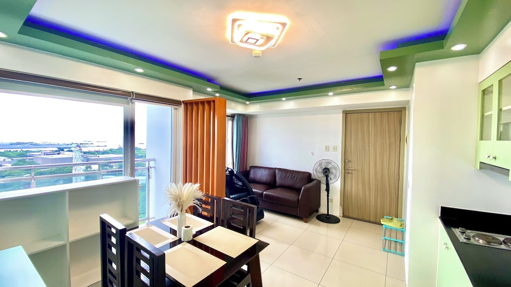 Hotel near Airport Mall of Asia PICC WTC