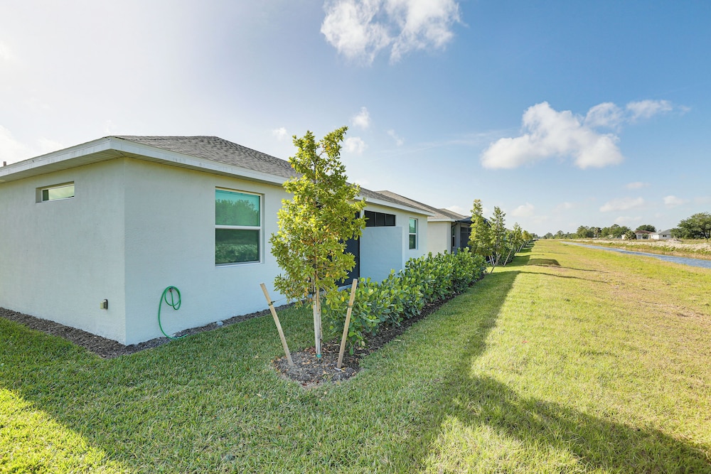15 Mi to Downtown Fort Myers: Golf Getaway
