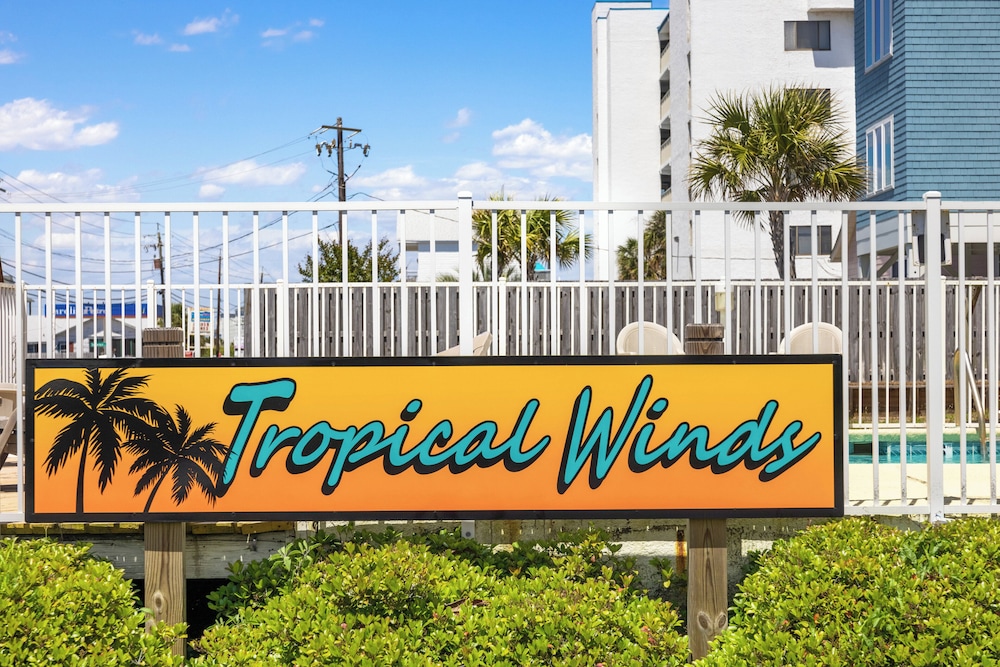 Tropical Winds by Carolina Retreats