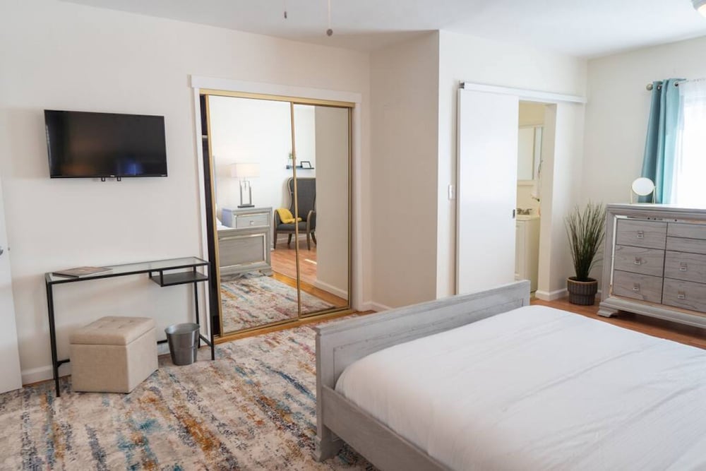 Disneyland Renovated 3BR Fullerton House w Garage Fenced Yard p56