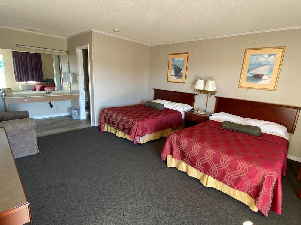 Sherwood Motel view 3
