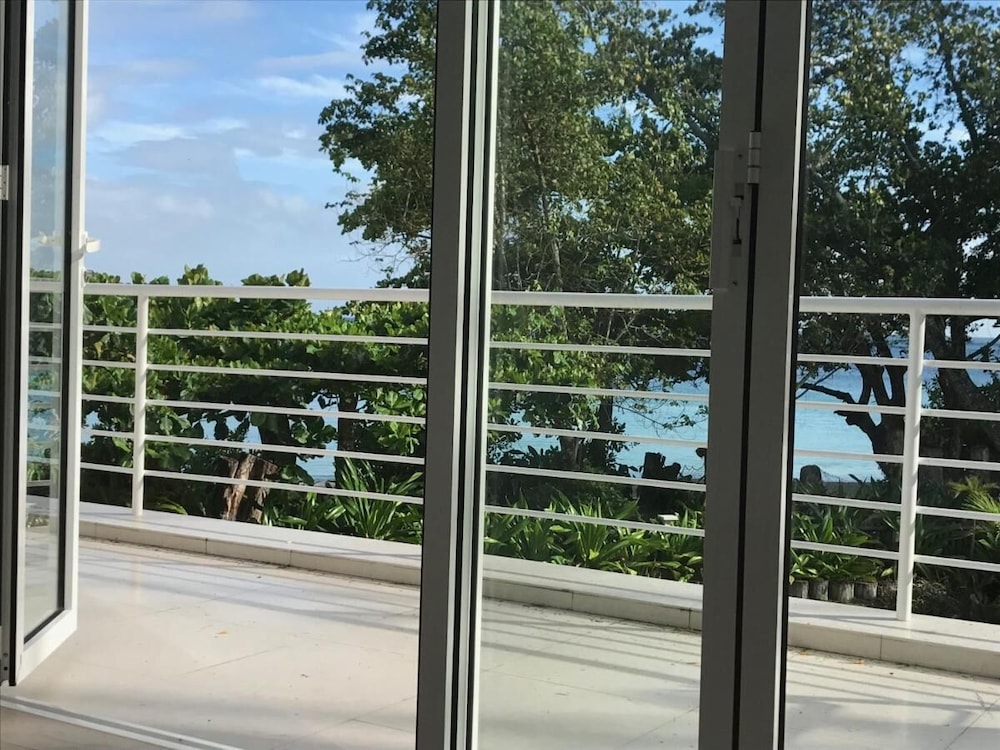 Villa Mimi Beachfront Beau Vallon